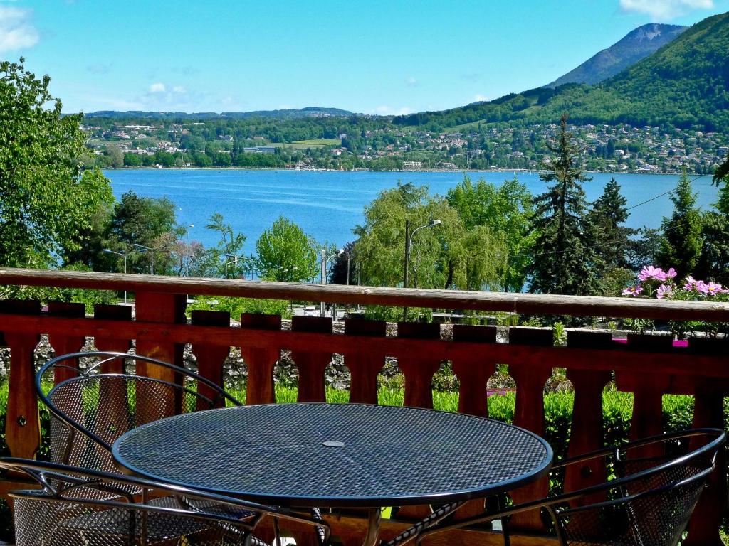 hotels with balcony in Annecy