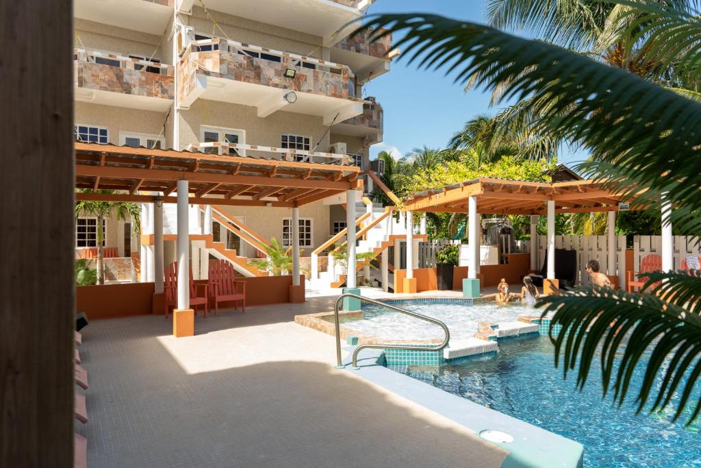 hotels with balcony in Caye Corker