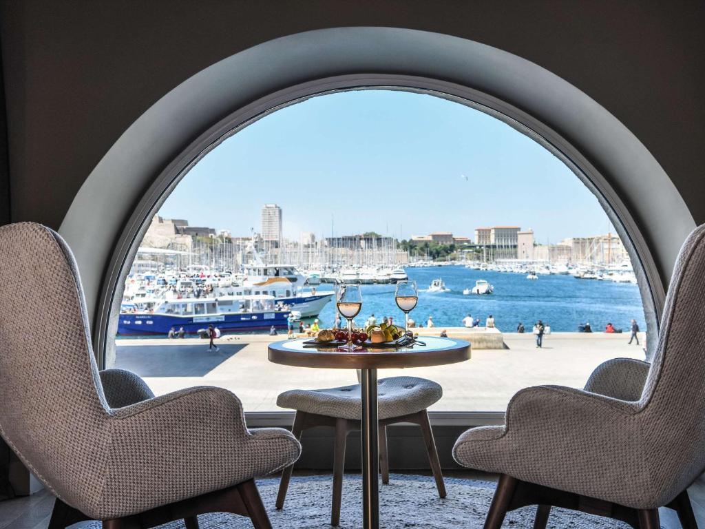 hotels with balcony in Marseille