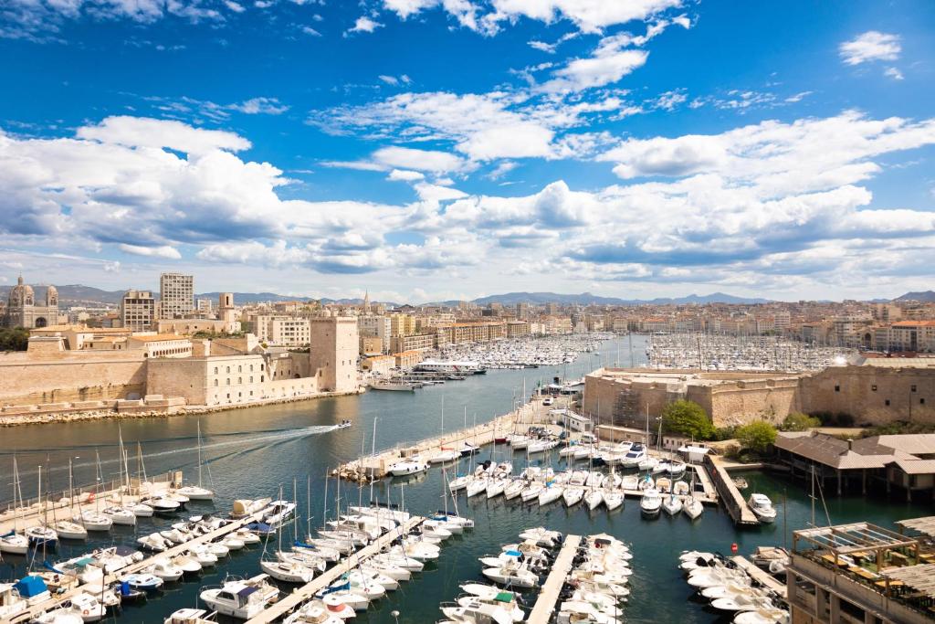 hotels with balcony in Marseille