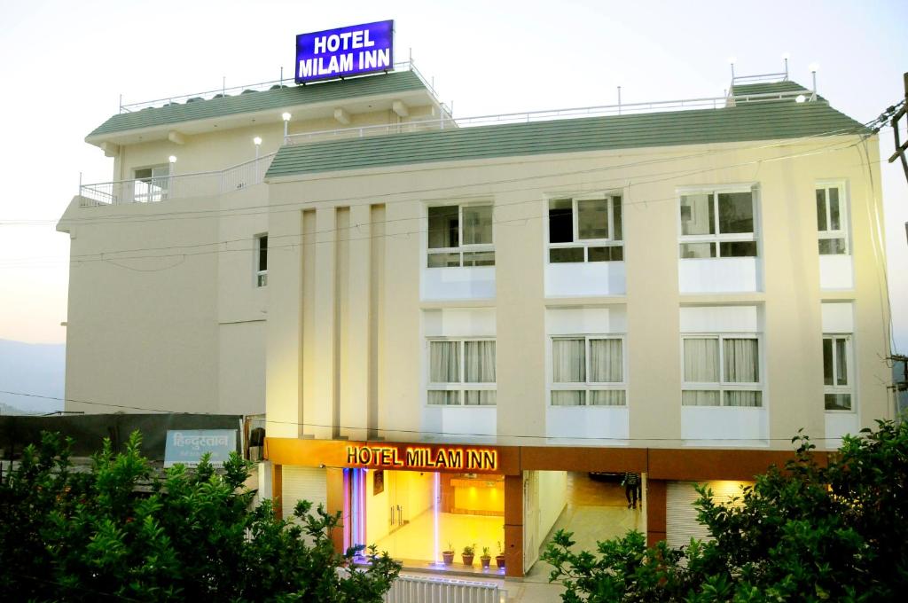 hotels with balcony in Almora