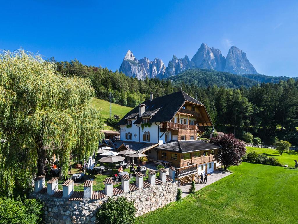 hotels with balcony in Siusi