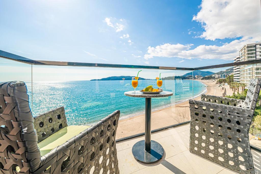 hotels with balcony in Budva