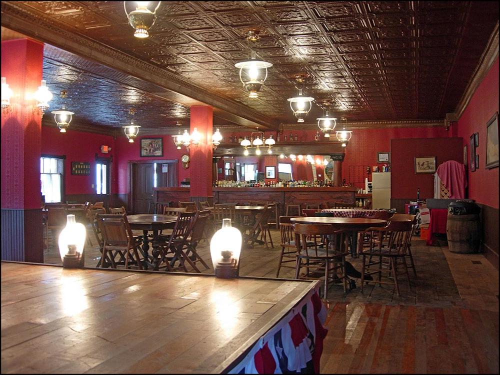 hotels with balcony in Iowa