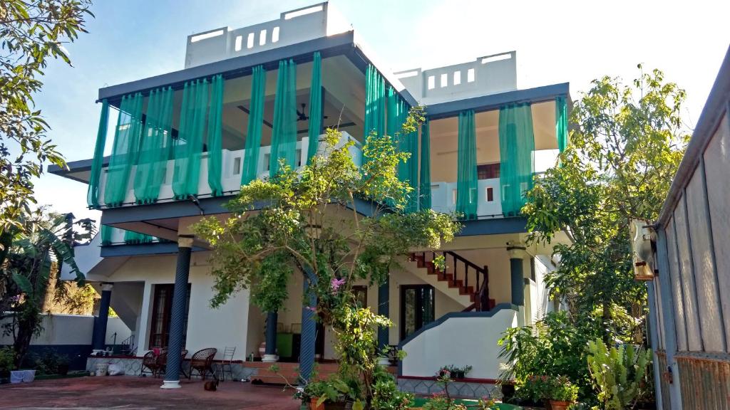 hotels with balcony in Alleppey Swetamber Jain Temple