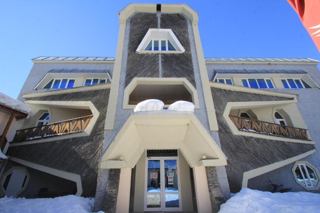 hotels with balcony in Mestia Chalaadi Glacier