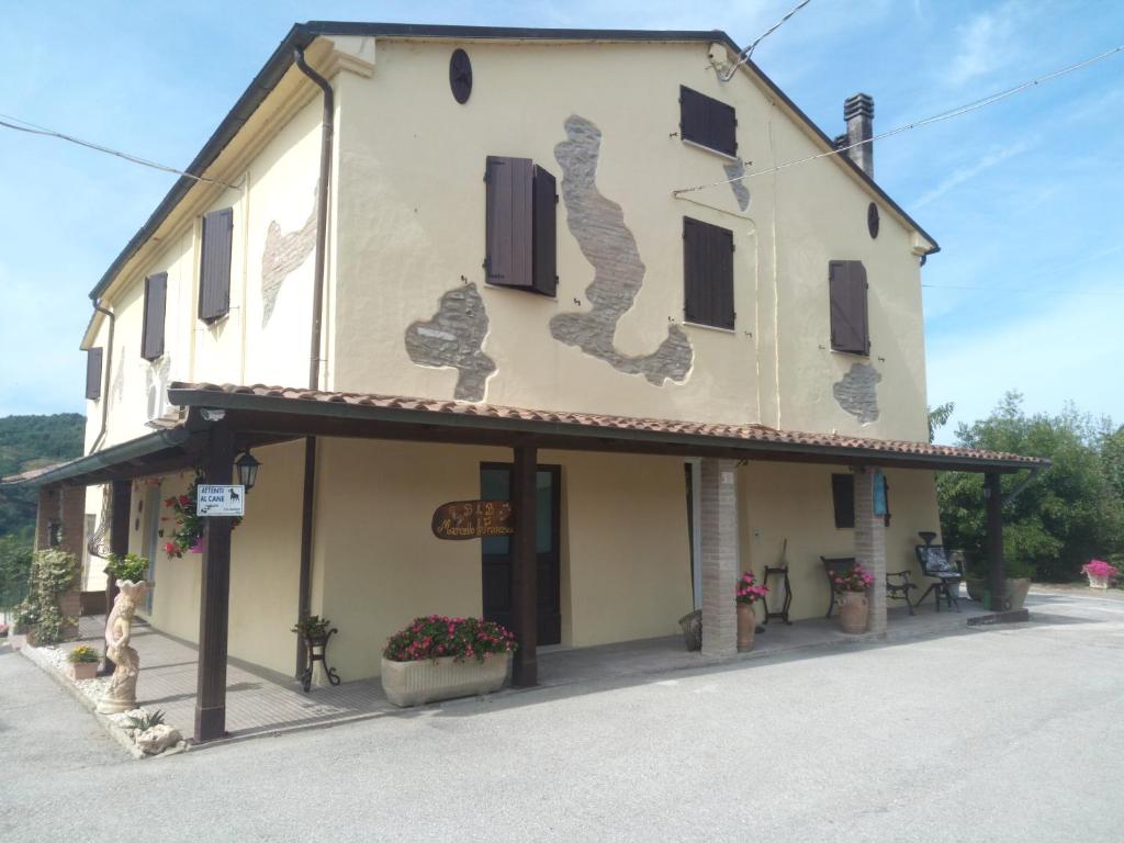 hotels with balcony in Urbino