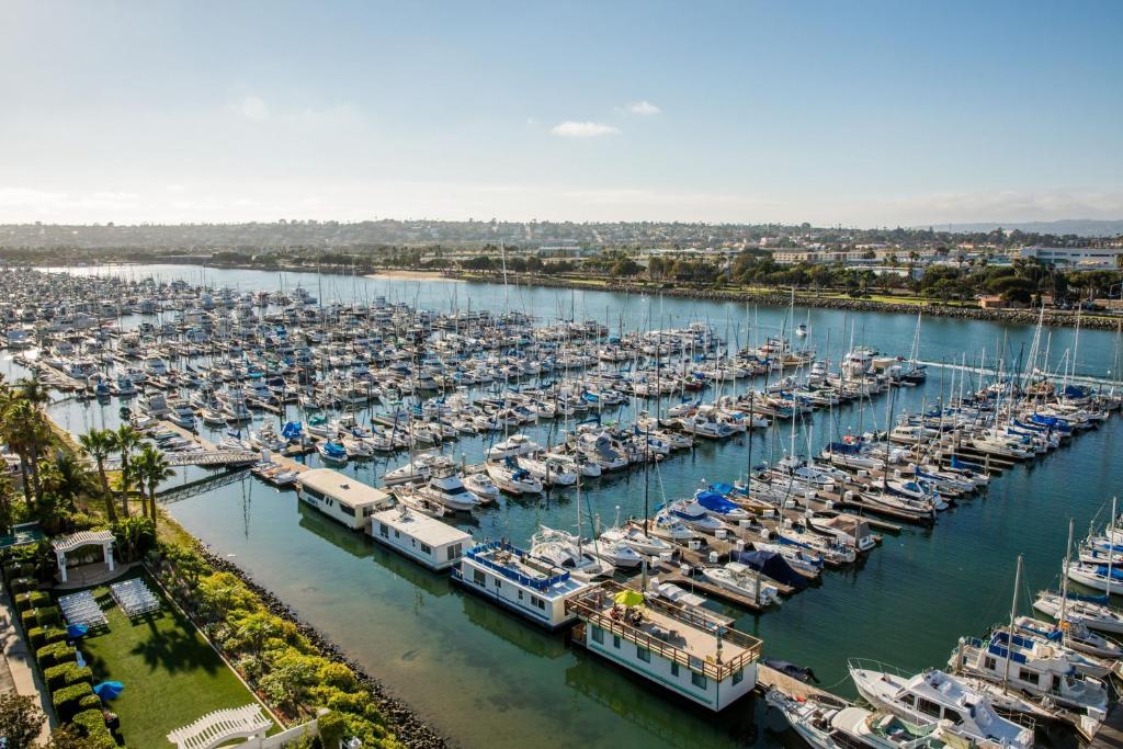 hotels with balcony in San Diego Uss Midway Museum