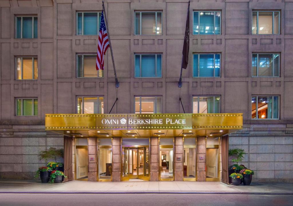 hotels with balcony in New York