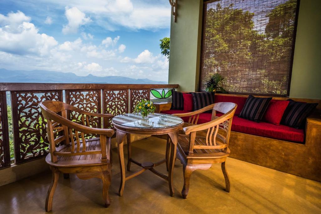 hotels with balcony in Kandy