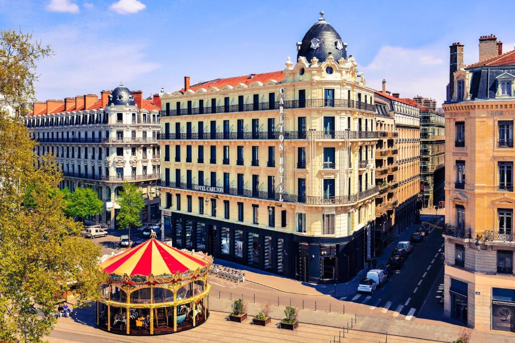 hotels with balcony in Lyon