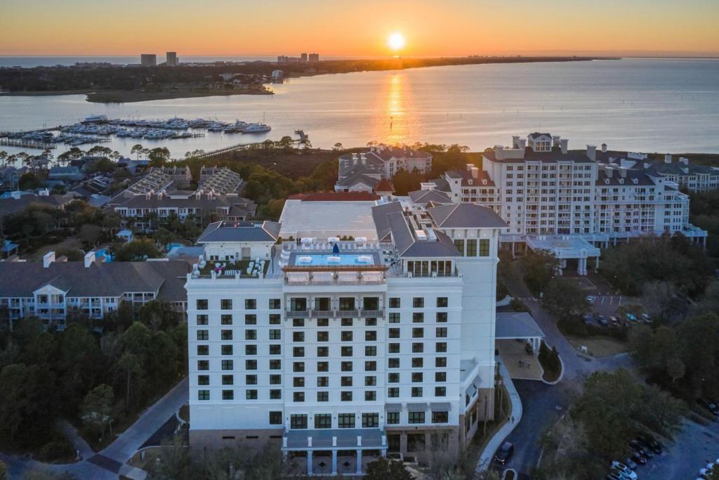 hotels with balcony in Destin