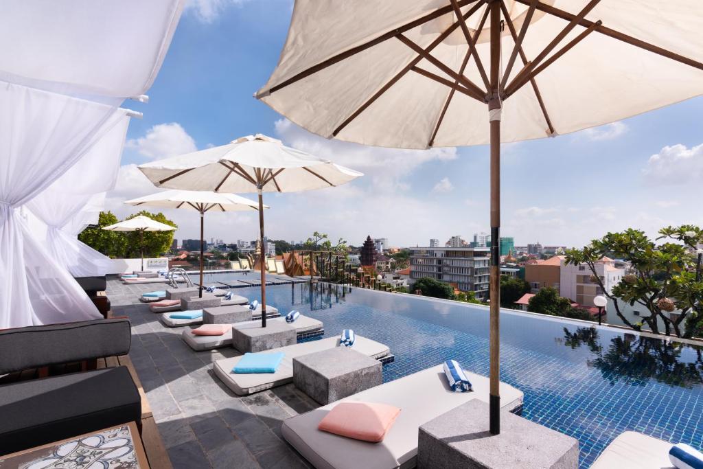 hotels with balcony in Phnom Penh