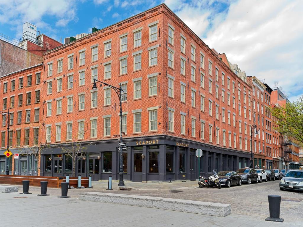 hotels with balcony in New York