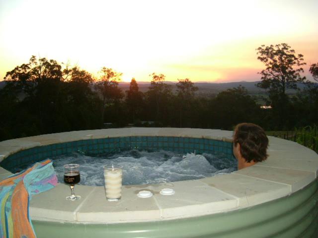 hotels with balcony in Mount Tamborine