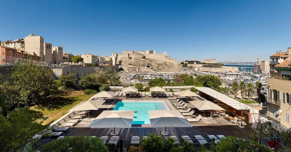 hotels with balcony in Marseille