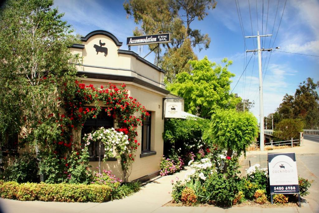 hotels with balcony in Echuca