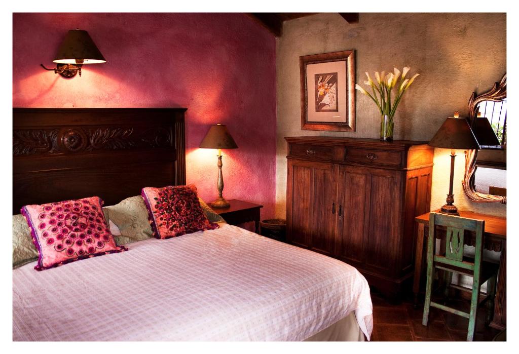 hotels with balcony in Antigua Guatemala