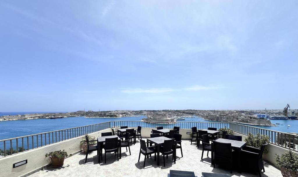 hotels with balcony in Valletta