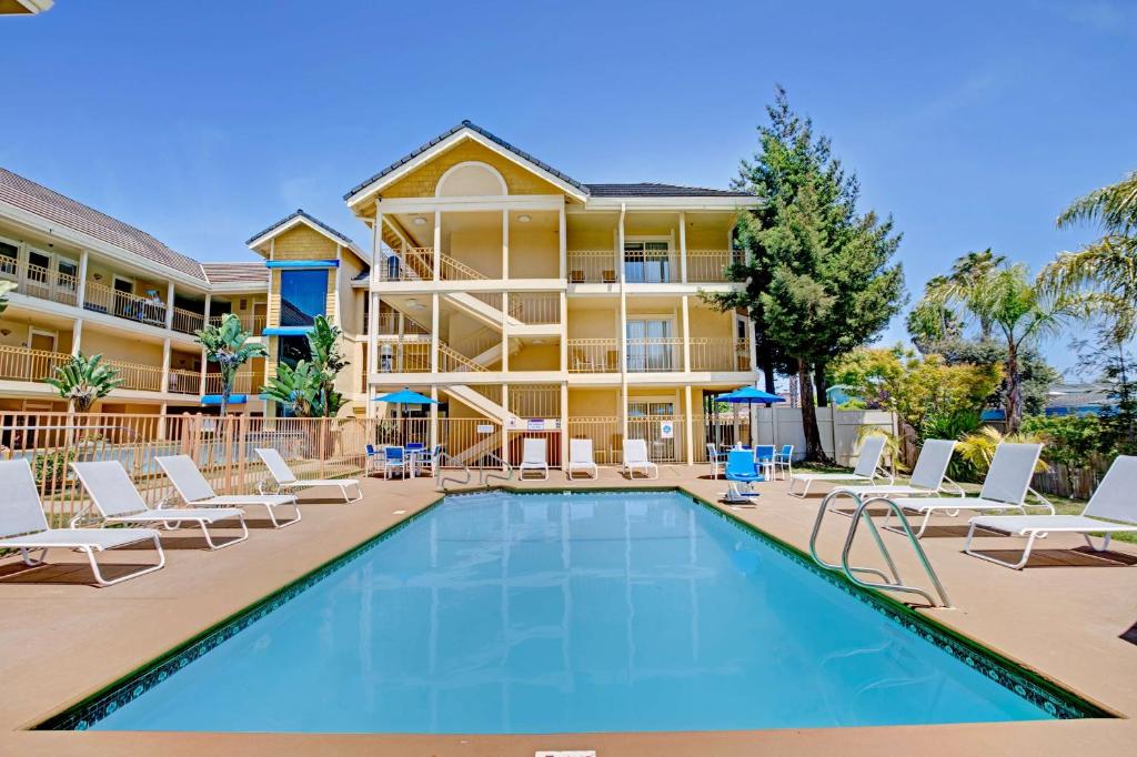 hotels with balcony in Santa Cruz United States