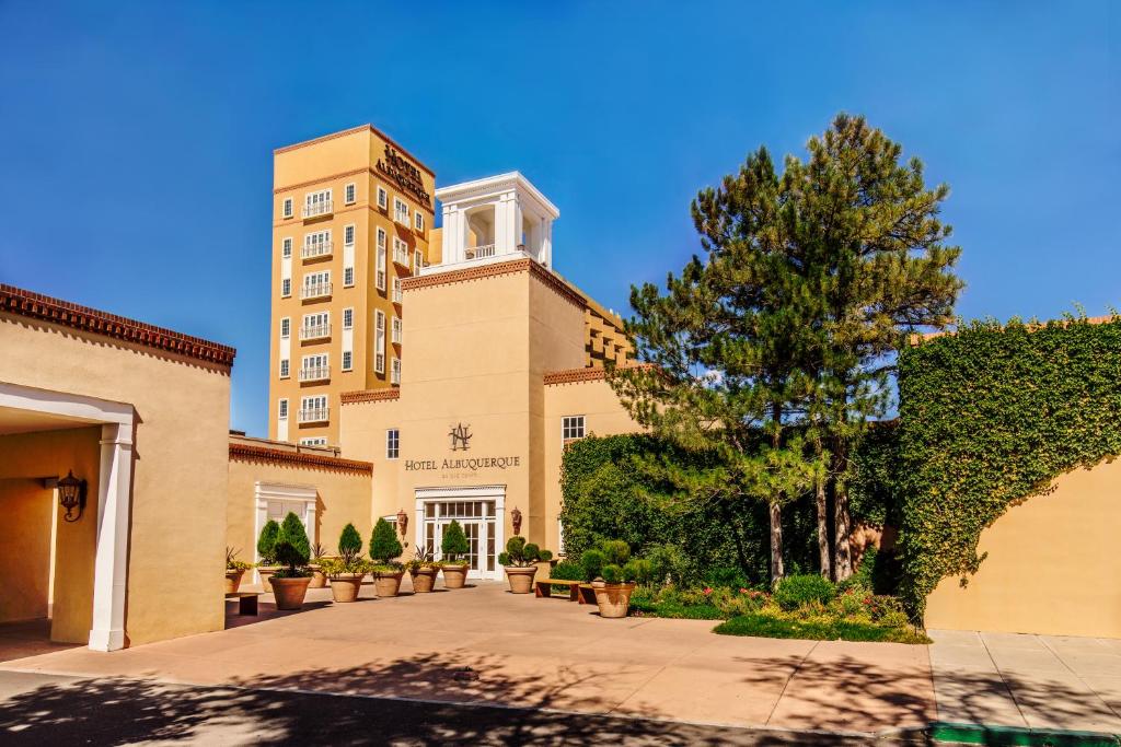 hotels with balcony in Albuquerque United States