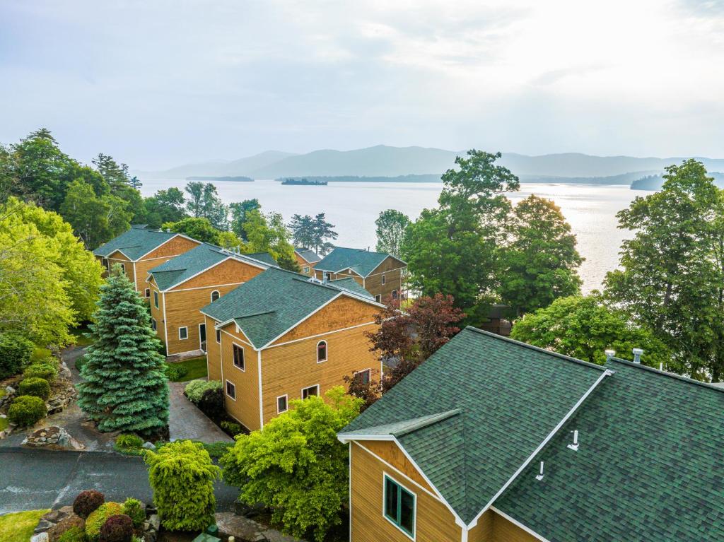 hotels with balcony in Lake George