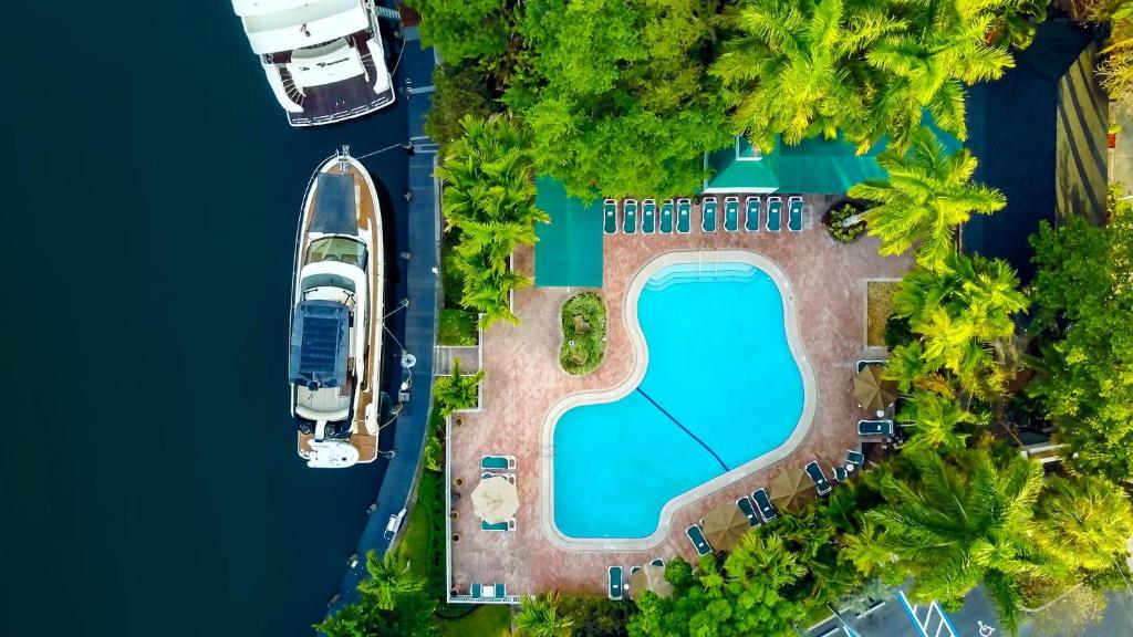 hotels with balcony in Fort Lauderdale The Fort Lauderdale Antique Car Museum