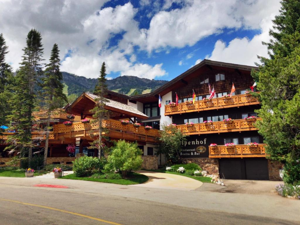 hotels with balcony in Jackson Hole