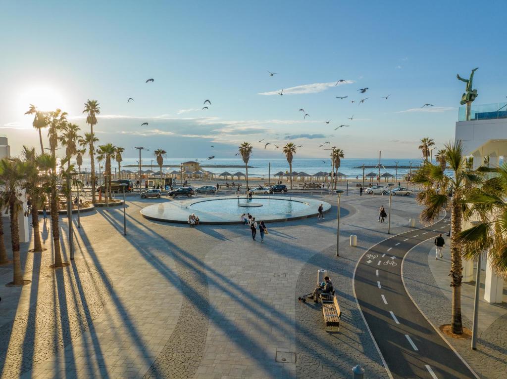 hotels with balcony in Tel Aviv