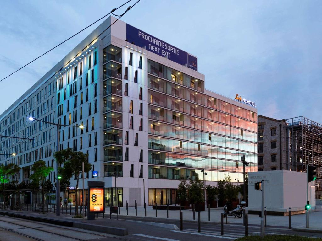 hotels with balcony in Marseille