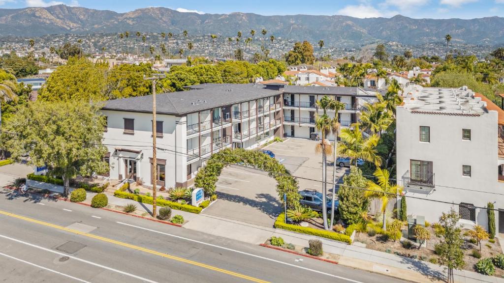 hotels with balcony in Santa Barbara United States East Beach