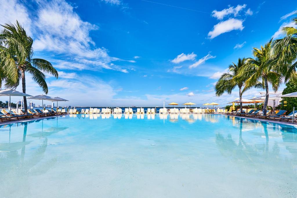 hotels with balcony in Miami Beach