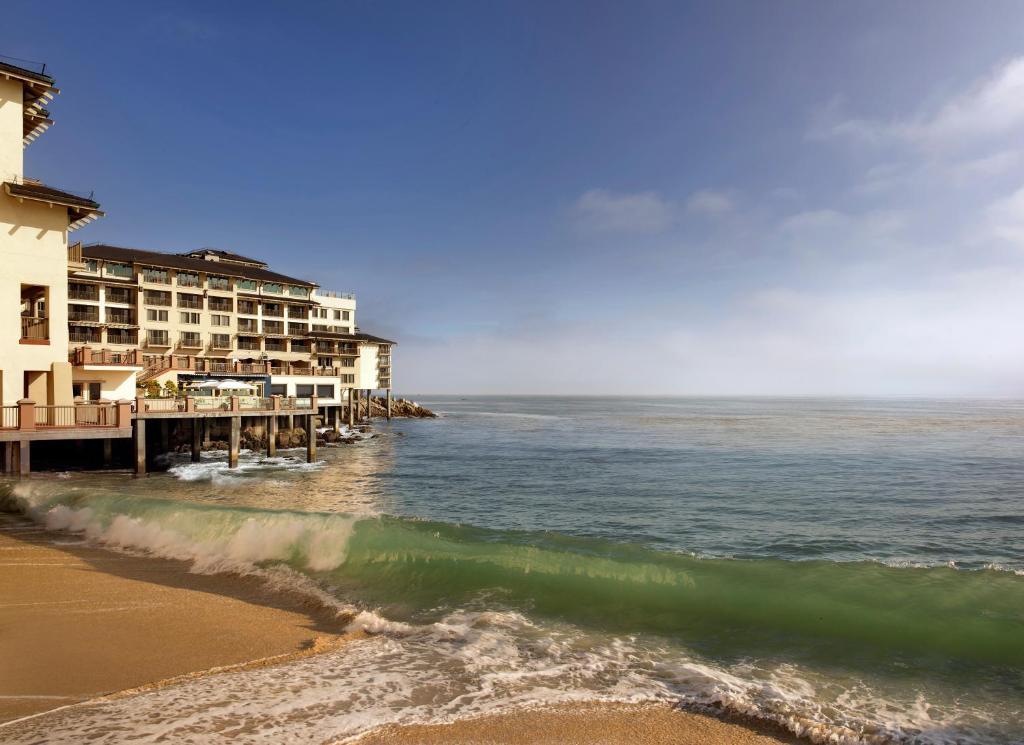 hotels with balcony in Monterey