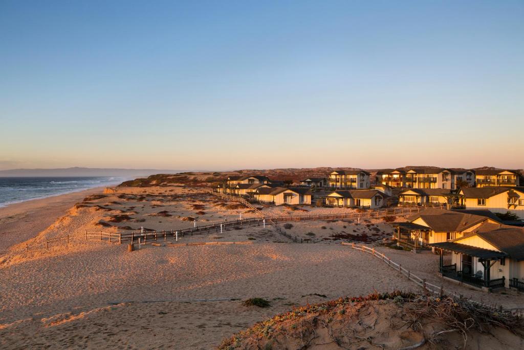 hotels with balcony in Monterey Wine Country