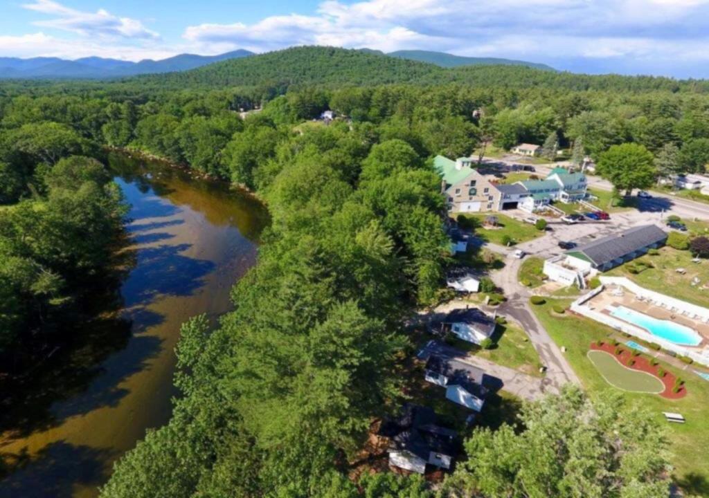 hotels with balcony in North Conway