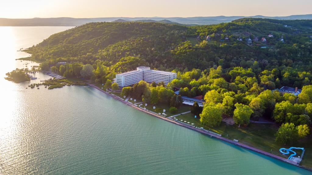 hotels with balcony in Lake Balaton