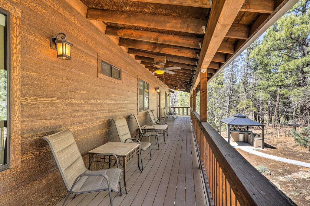 hotels with balcony in Lakeside