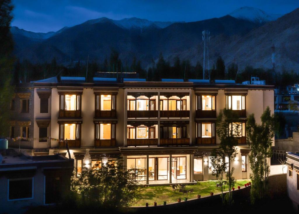 hotels with balcony in Leh