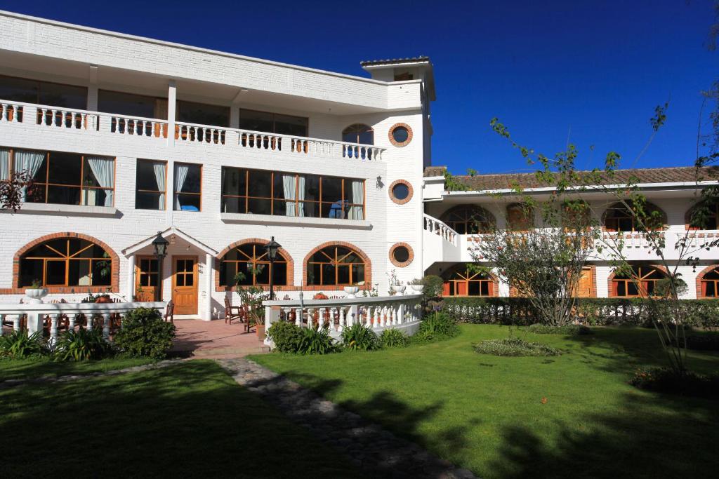 hotels with balcony in Otavalo