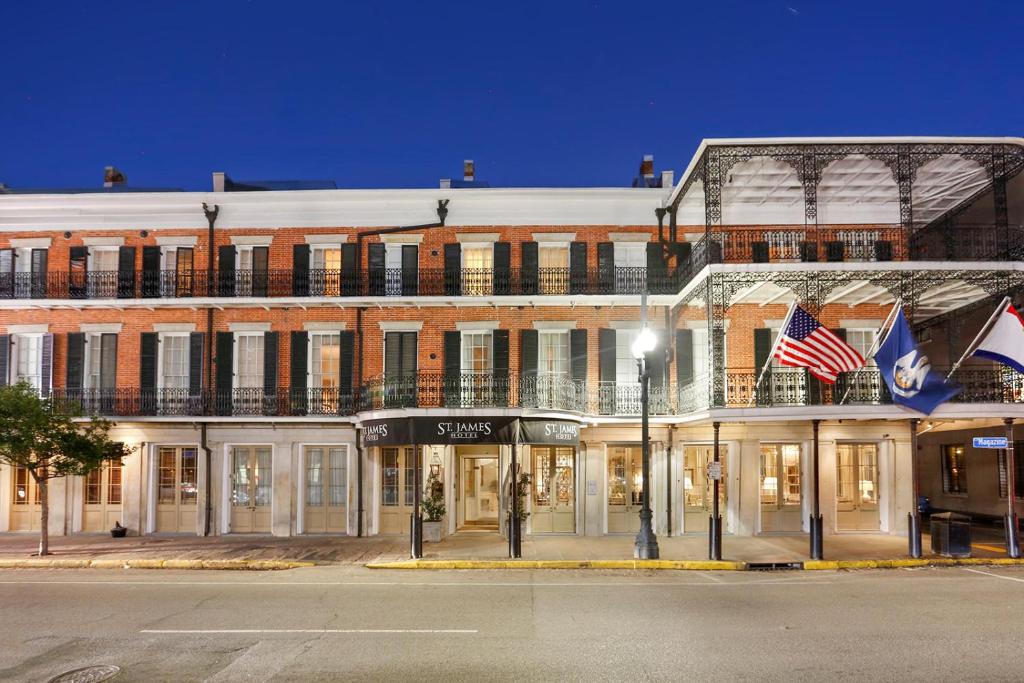 hotels with balcony in Louisiana