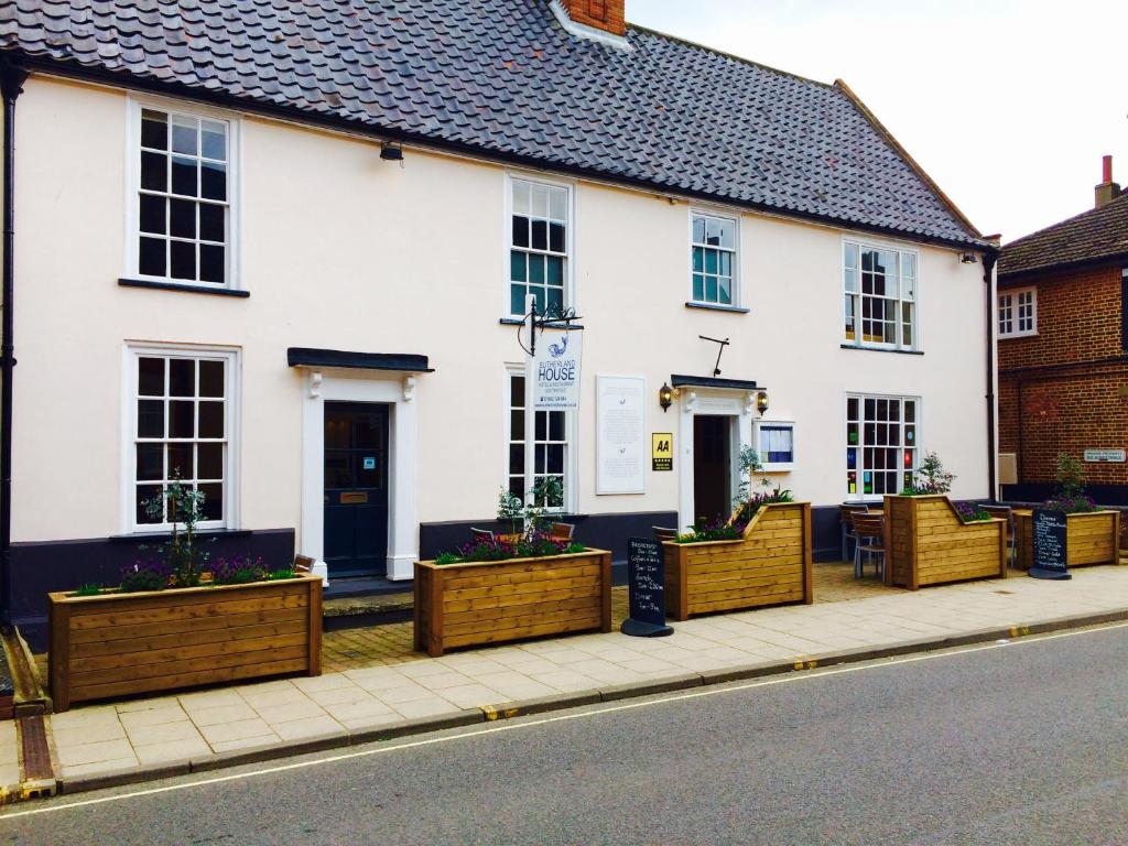 hotels with balcony in Suffolk