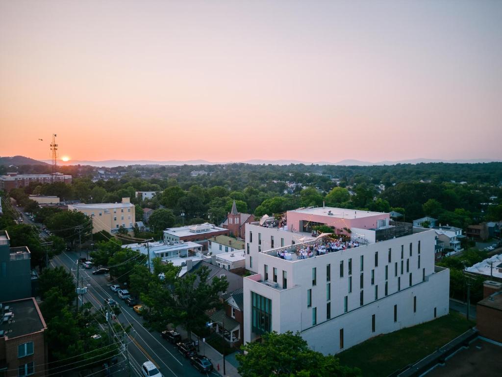 hotels with balcony in Charlottesville