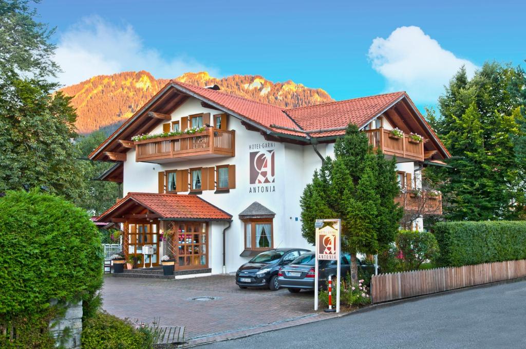 hotels with balcony in Oberammergau