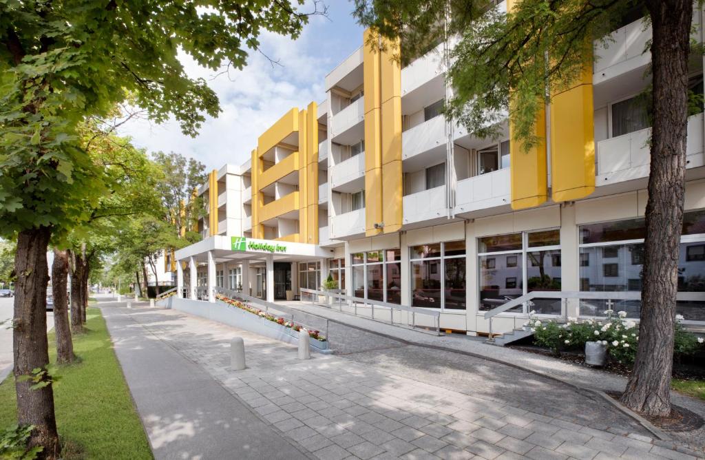 hotels with balcony in Munich