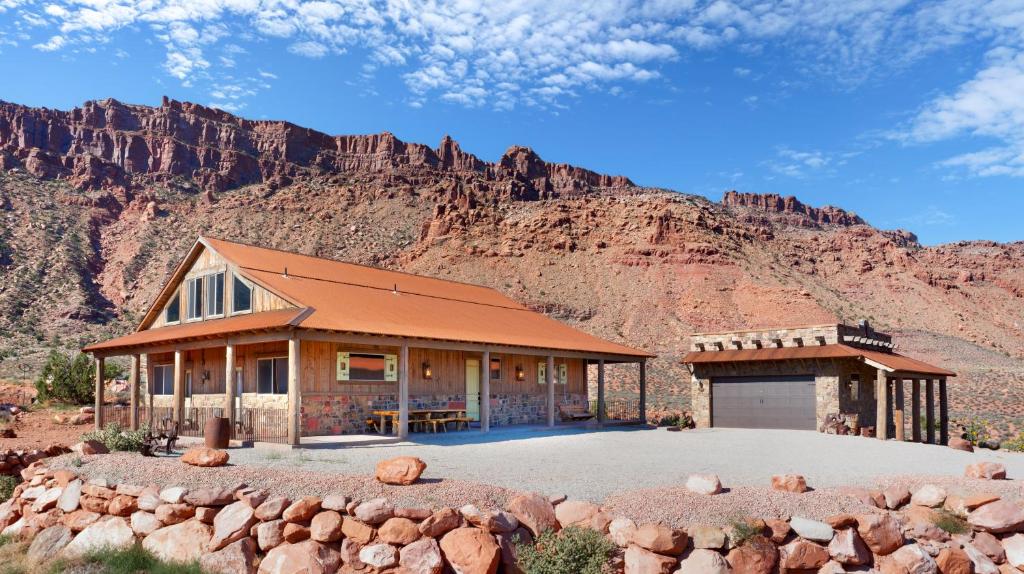 hotels with balcony in Moab