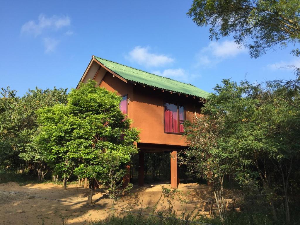 hotels with balcony in Habarane