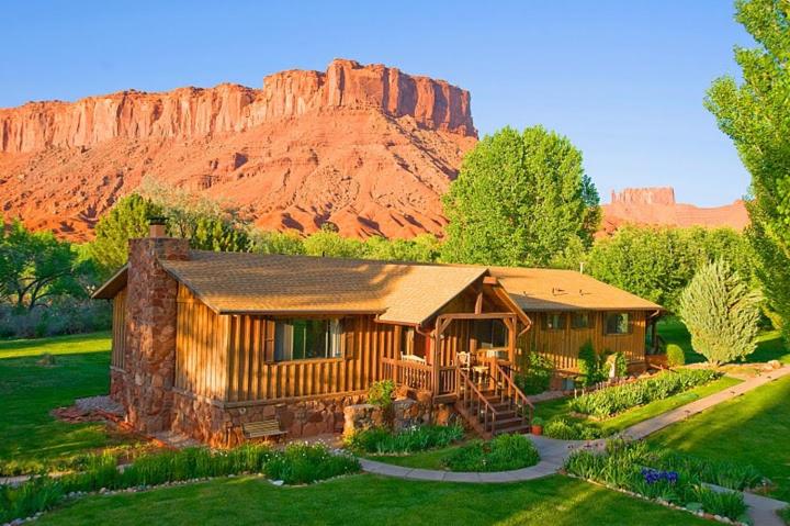 hotels with balcony in Moab