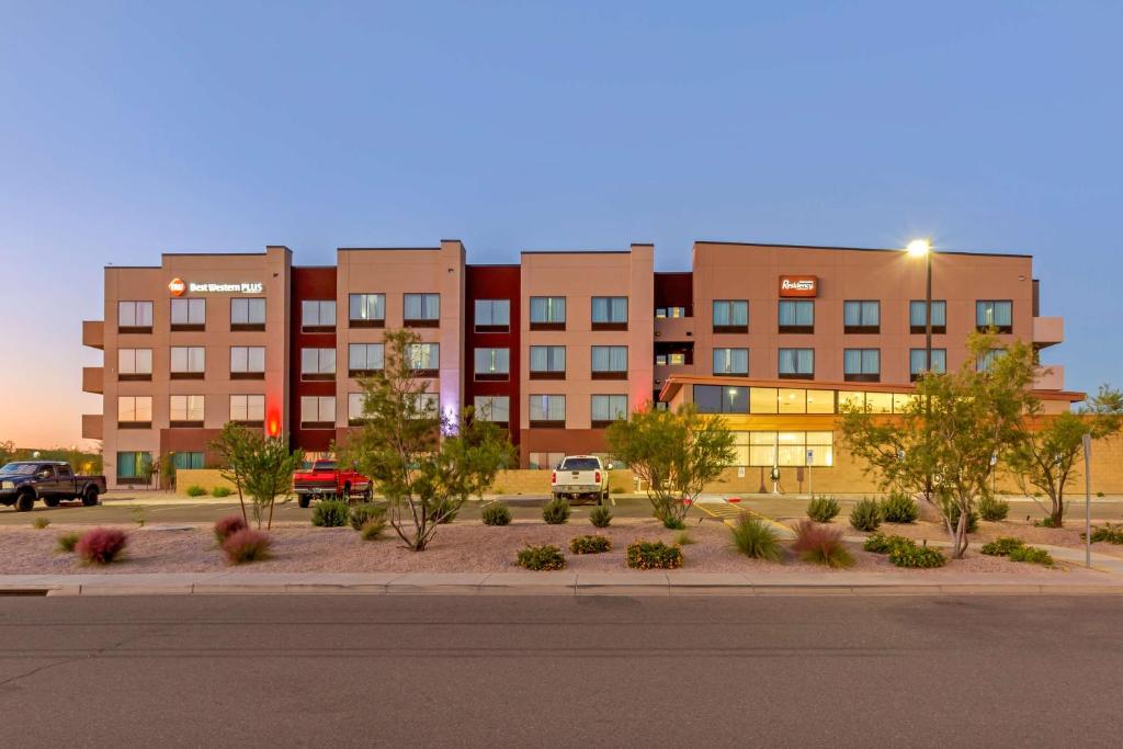 hotels with balcony in Phoenix