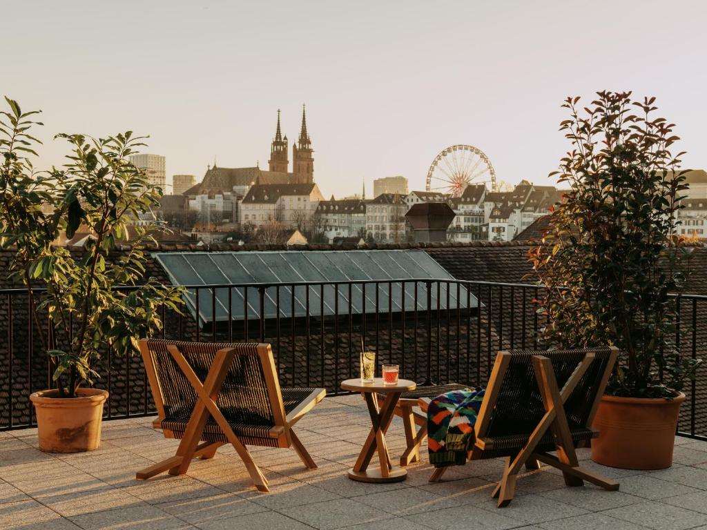 hotels with balcony in Basel