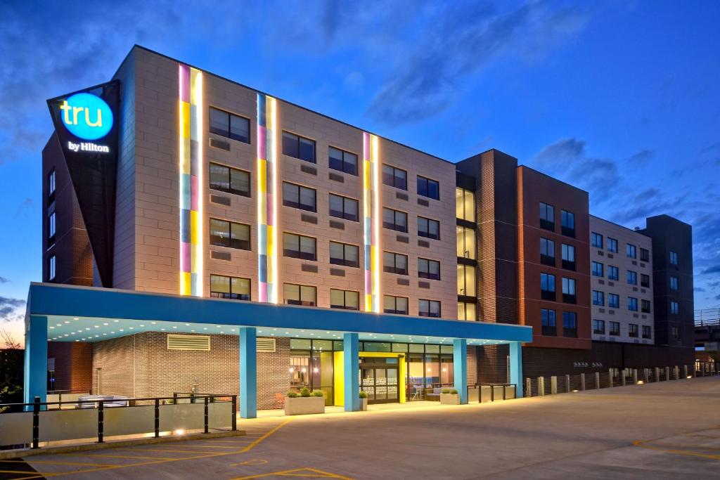 hotels with balcony in Manchester